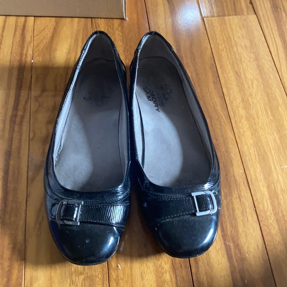 Size 8 black memory foam flats